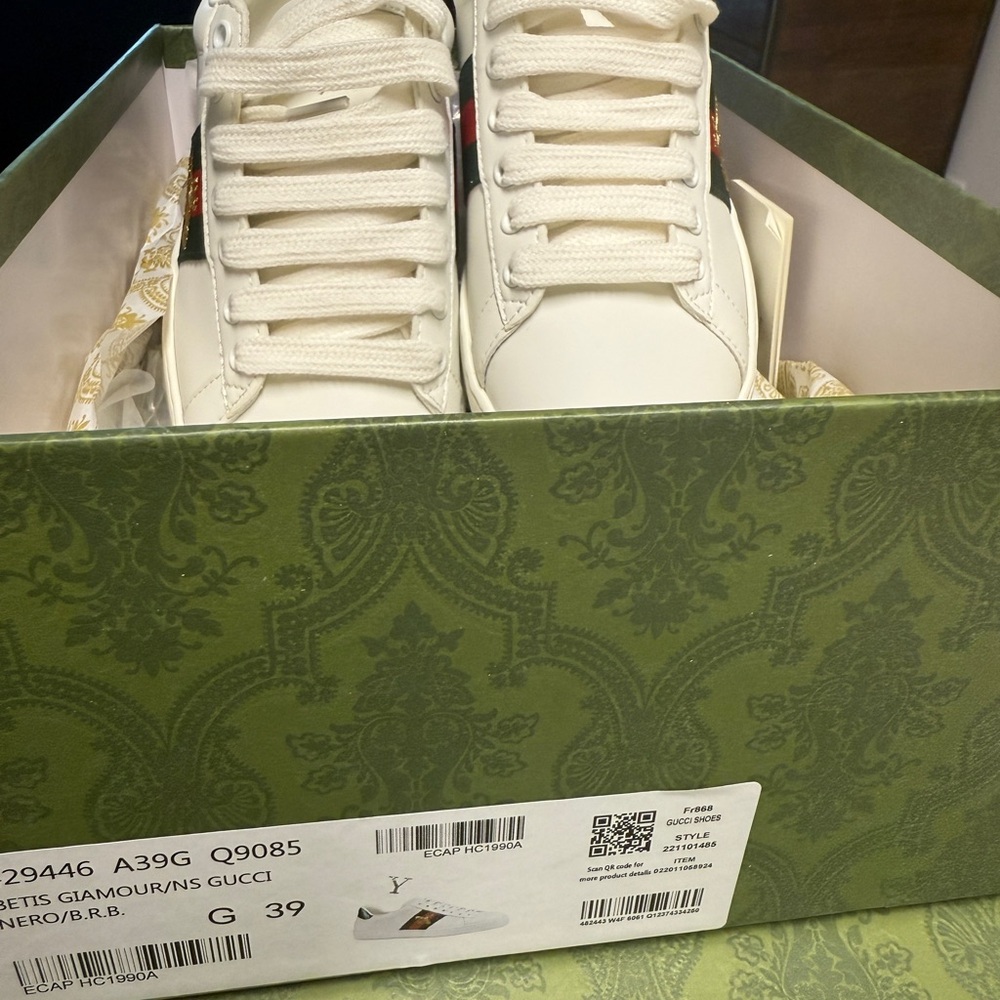 Gucci White Sneakers with Red and Green Accents-New, never worn - Picture 6 of 6